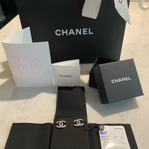 NWT Chanel Classic CC Earrings